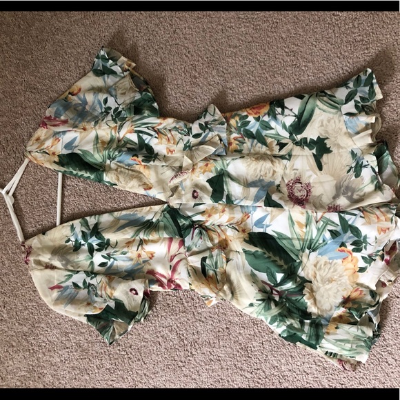 Hello Molly Size M Dainty Floral Romper - Picture 4 of 5